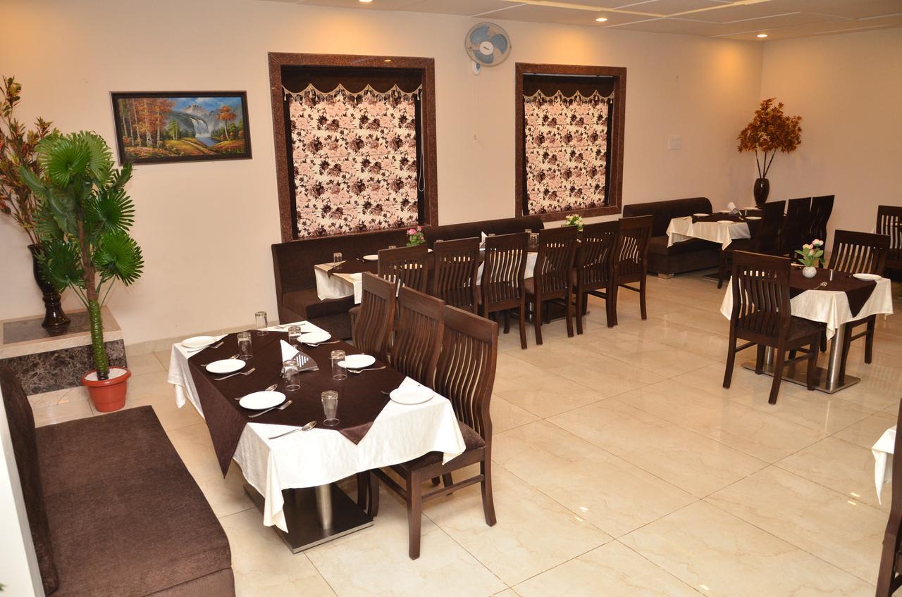 Regal Hotel And Restaurant 马图拉 外观 照片